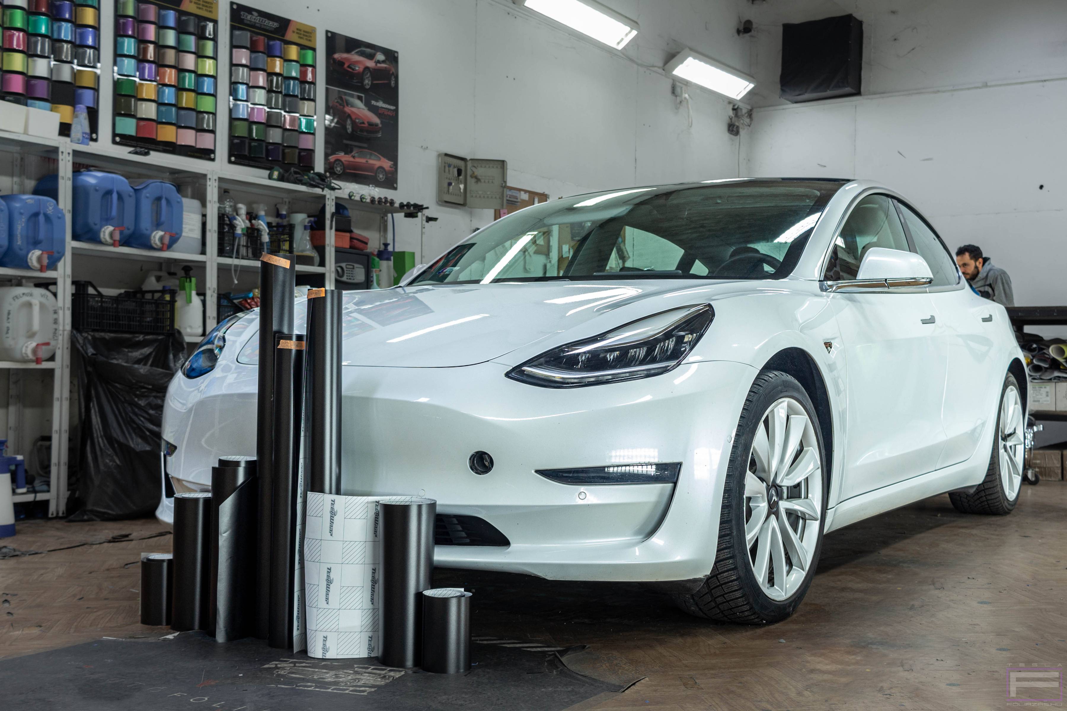 Tesla fóliázás felvágott alapanyaga: 1. bemutató kép Tesla fóliázás felvágott alapanyaga 1. illusztráció