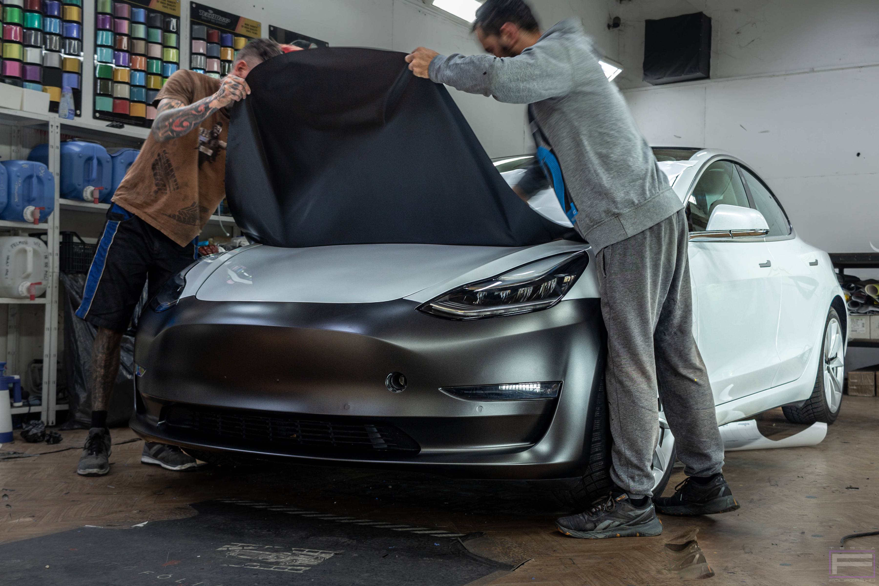 Tesla fóliázás telepítése: 1. bemutató kép Tesla fóliázás telepítése 1. illusztráció