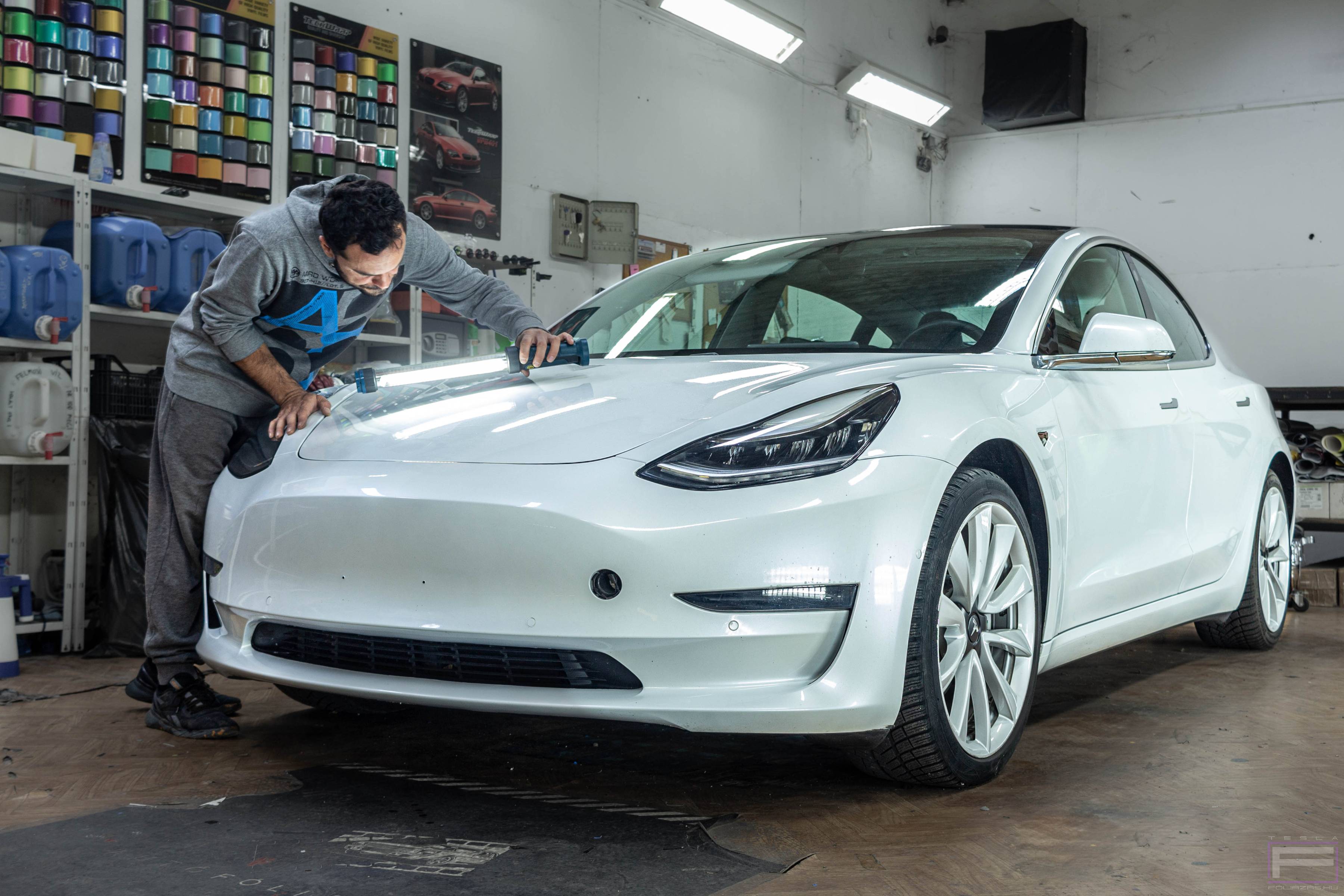 Tesla fóliázás - Tesla karosszéria vizsgálata fóliázás előtt: 1. bemutató kép Tesla fóliázás - Tesla karosszéria vizsgálata fóliázás előtt 1. illusztráció