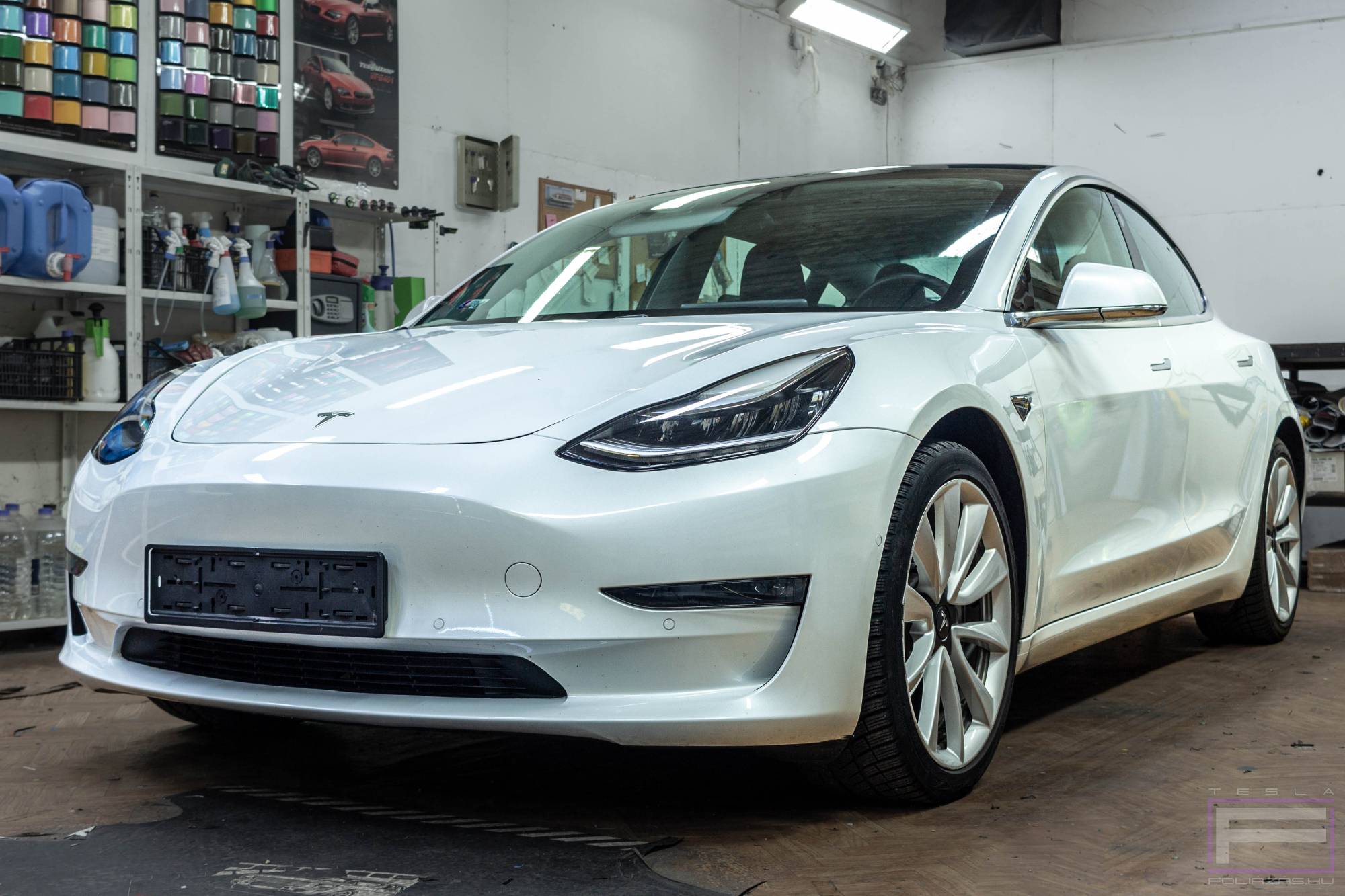 Model 3 2021 matt grafit szürke Teslafóliázás - Teckwrap Dark Grey Silk HM01 Tesla fólia eredeti állapot