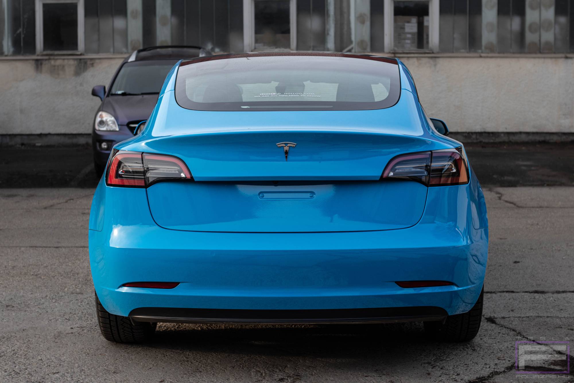 Model 3 2024 fényes fjordkék Teslafóliázás - Oracal Fjord Blue Gloss 970-547 Tesla fólia hátsó nézet