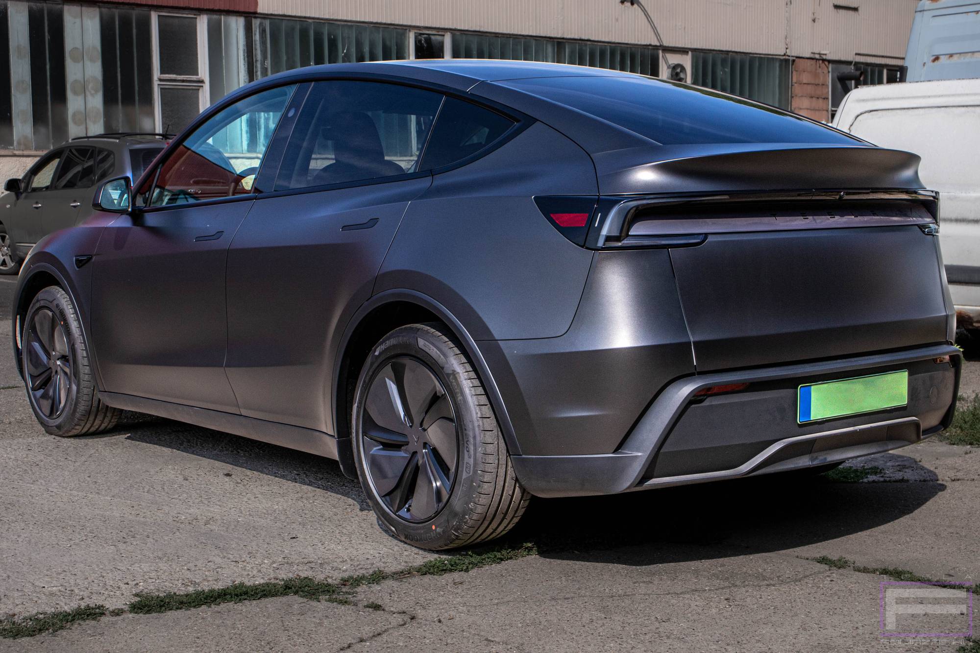 Model 3 Juniter 2025 szatén apolló szürke Tesla fóliázás - Teckwrap Apollo Grey SMT06 Teslafólia bal hátsó nézet