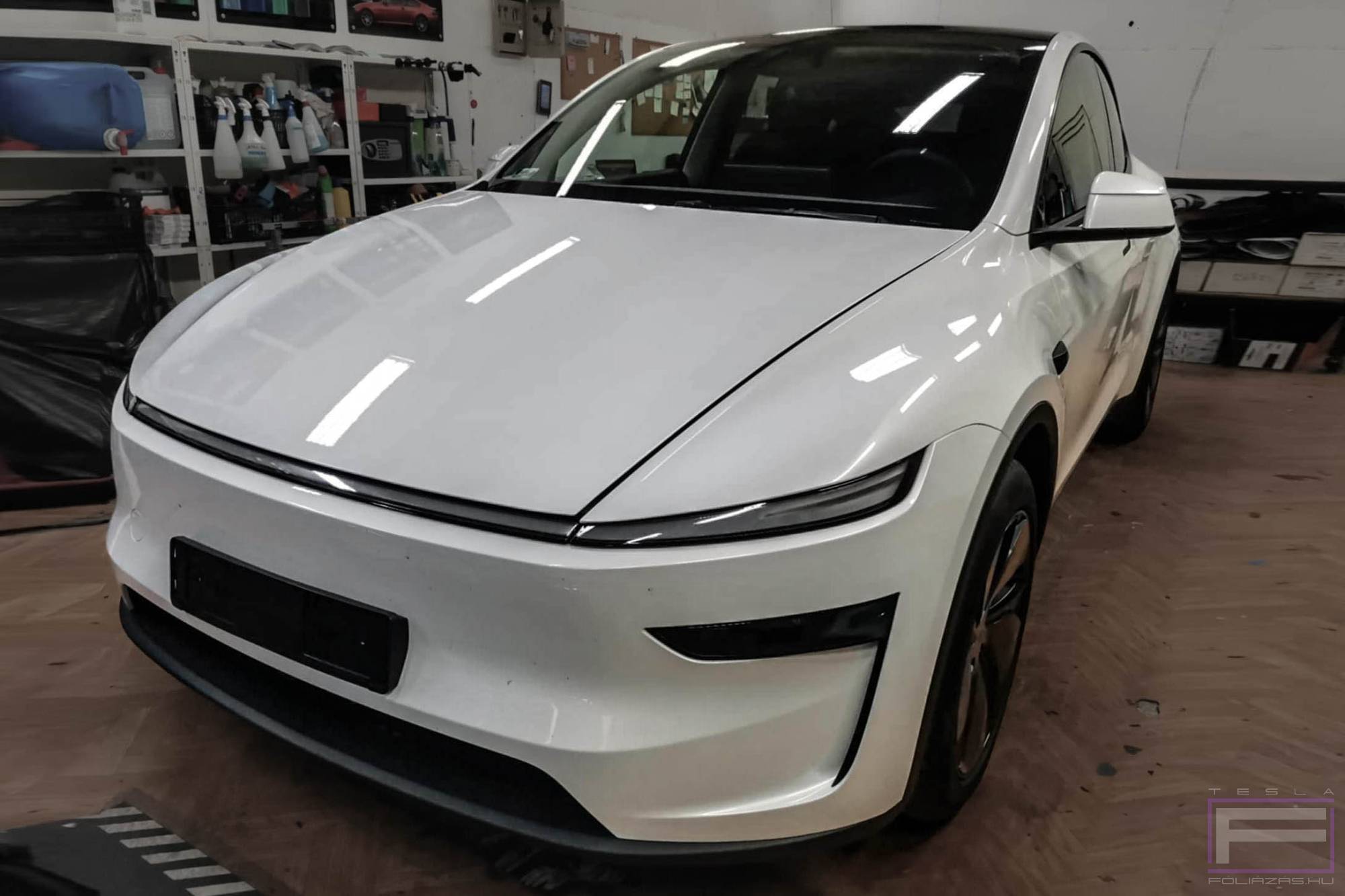 Model 3 Juniter 2025 szatén apolló szürke Tesla fóliázás - Teckwrap Apollo Grey SMT06 Teslafólia eredeti állapot