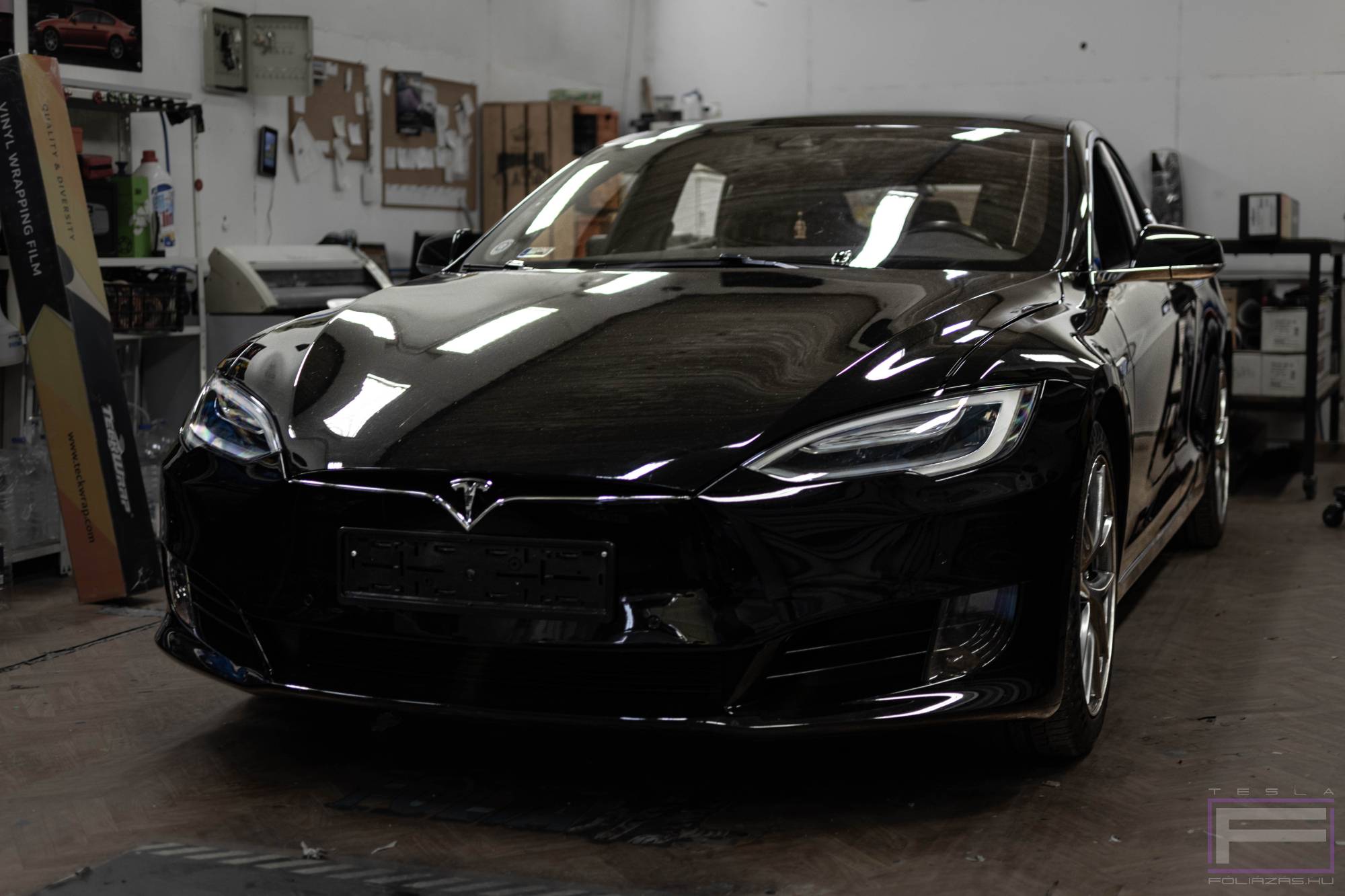 Model S 2020 szatén platina szürke Teslafóliázás - Teckwrap Dark Grey Platinum ECH21 Tesla fólia eredeti állapot