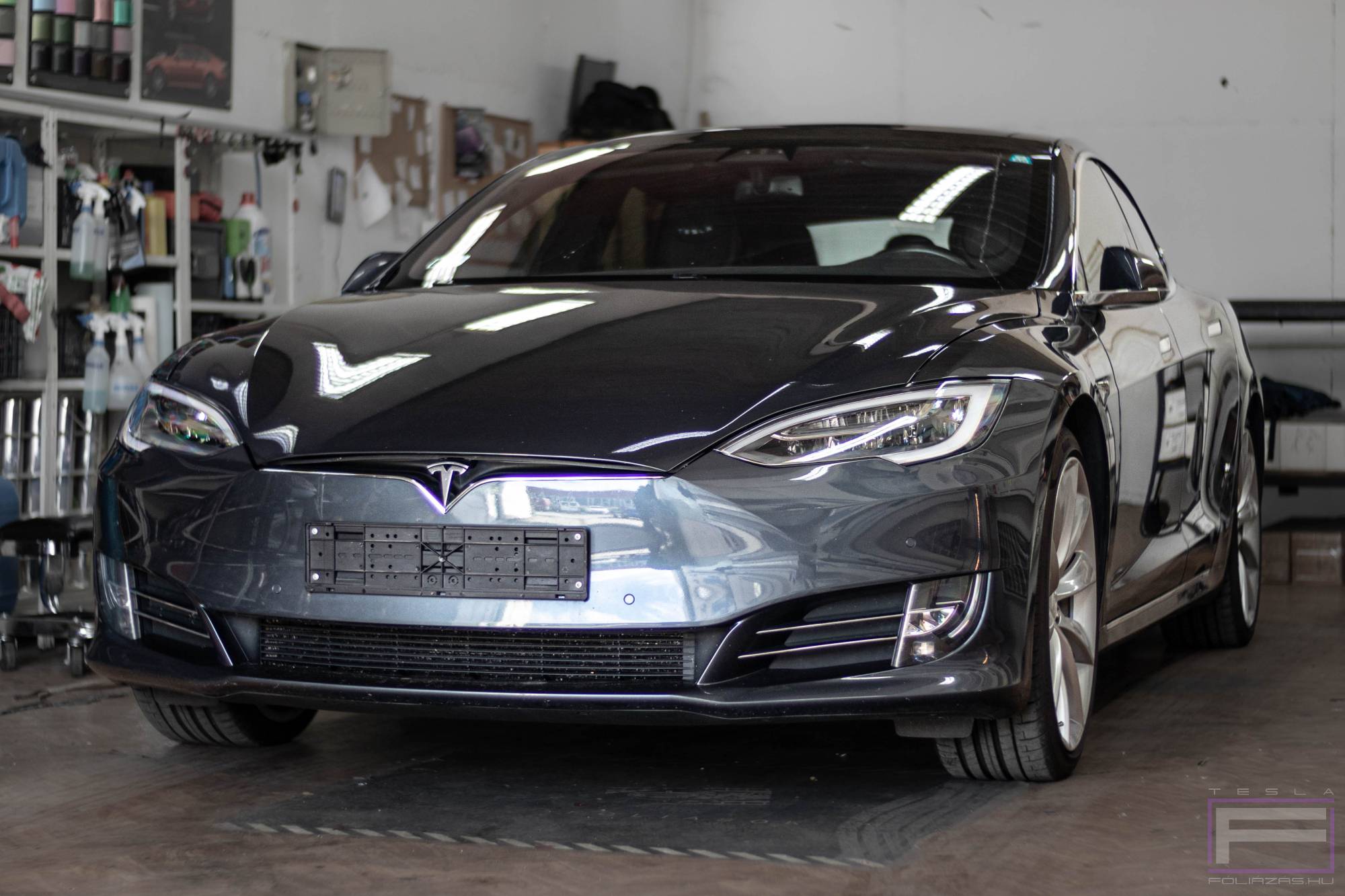 Model S 2022 fényes fehér Tesla fóliázás - Teckwrap White Pearl CK522-HD Teslafólia eredeti állapot