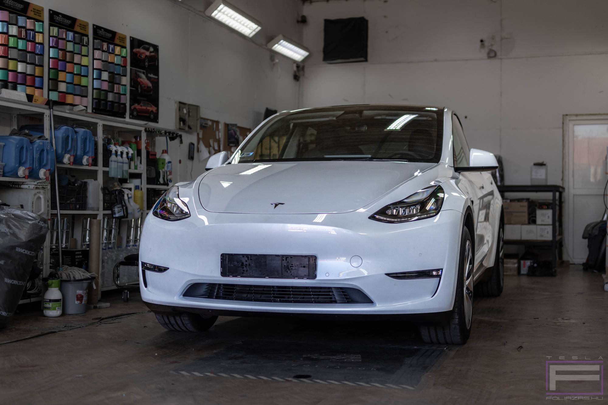 Model Y 2022 fényes vadász zöld Tesla fóliázás - Teckwrap Hunter green GAL29-HD Teslafólia eredeti állapot