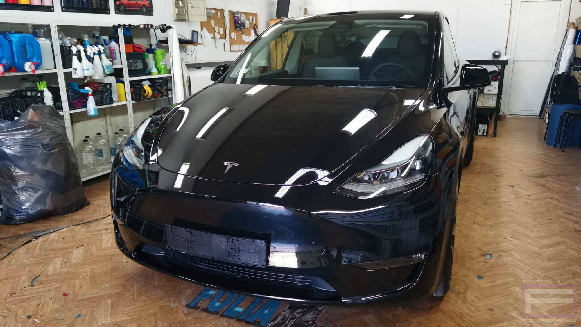 Model Y 2023 matt mély zöld Tesla fóliázás - Teckwrap Jewel Green SMT16 Teslafólia eredeti állapot