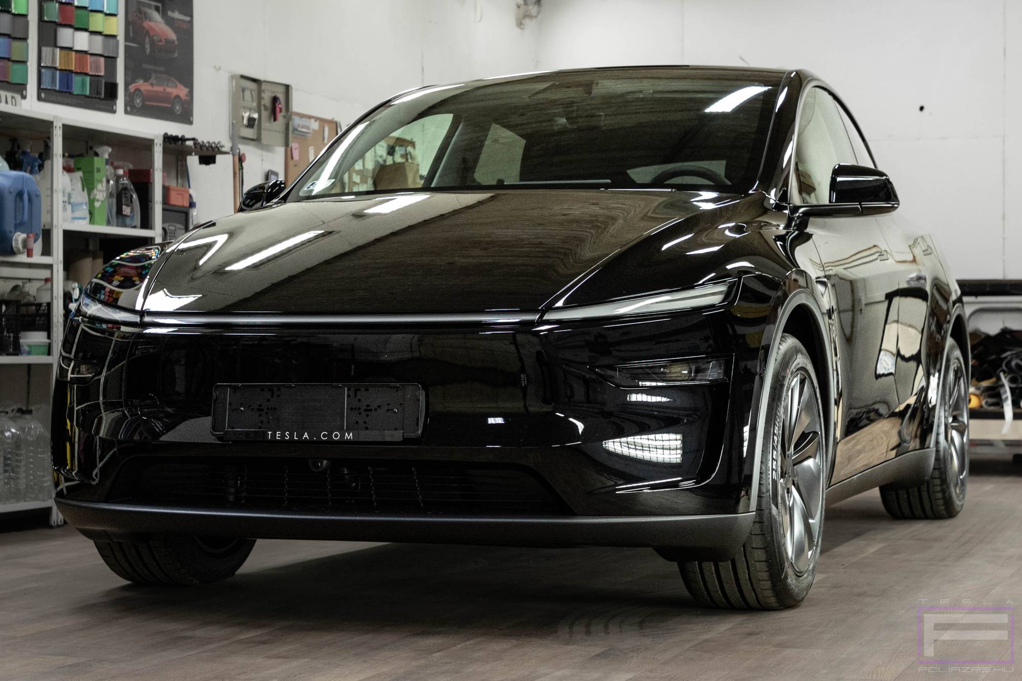 Model Y Juniter 2025 matt kék Tesla fóliázás - Oracal Azure Metallic Matt 970-197 Teslafólia eredeti állapot